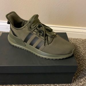 Adidas Sneakers